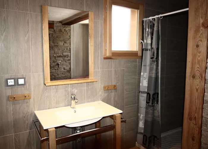 Dans 5 Pieces, 14 Pers, 4 Ch, Wifi, Jardin Prive 木屋 *